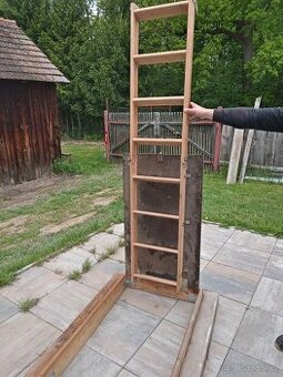 dřevěné půdní schody