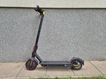 Xiaomi Mi Electric Scooter Pro 2 v dobrém stavu