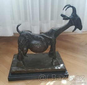 Picasso koza bronz
