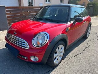 Mini Cooper 1.6 i 88 kw . Výborný stav