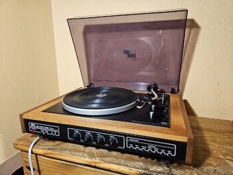 TESLA NZC 431 HiFi gramofon