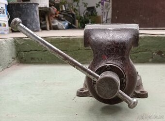 2x svěráky použité v dobrém stavu. Funkční .10cm