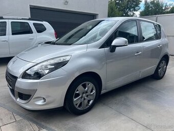 RENAULT SCENIC 1.6i 81KW 1.Maji Navi 81000km 2xkola TAŽNÉ
