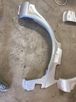 Prodám blatniky a lemy , mazda 323 BJ