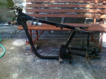 JAWA 250, panelka rám