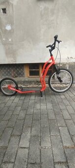 Koloběžka yedoo four red