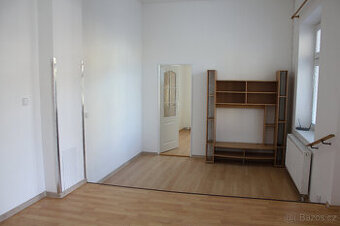 Pronájem 2+kk (45 m2) s vlastní terasou (32 m2)