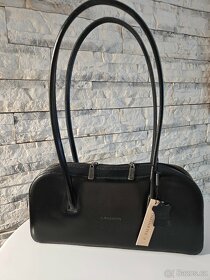 lucerna,kabelky,Hoover vysavač,polštář,zajíc