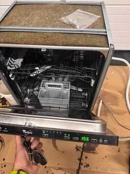 Vestavná myčka Whirlpool 60 cm