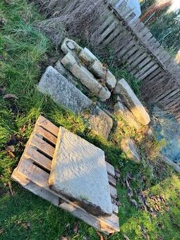 zápražové kameny, zápraží, štípané kameny