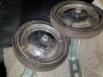 Přídavná dětská kolečka.