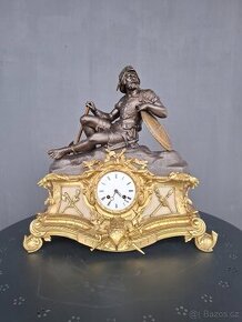 Starožitná francouzské figurální hodiny