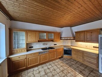 Masivní kuchyňská linka z Německa se spotřebiči