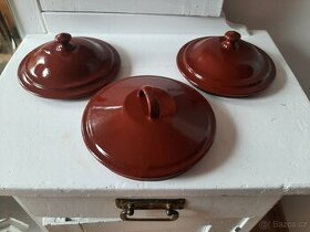 Staré smaltované pokličky