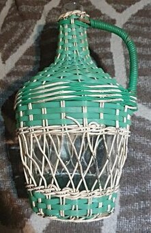 DEMIŽONEK,OPLETENY,BEZ SPUNTU,OBJEM ASI 2,5L