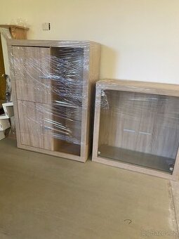 Skříně, stolek a polička