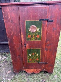 Stara malovana skrin