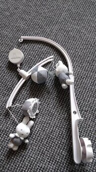 Natahovaci kolotoc nad postylku