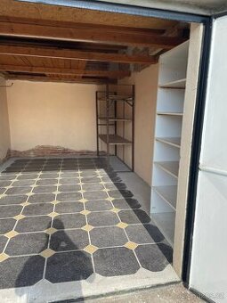 Garáž v plzeňské ulici v Dobřanech