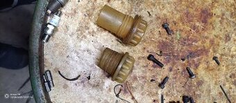 Víčka k nádrži Jawa parez