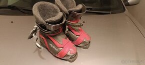 Lyžařské boty 28
