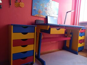 Masivni dětský psací stůl + 2 x úložné skříňky