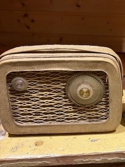 Radio Tesla T58 světlá