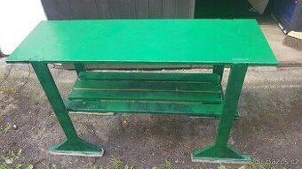 Pracovní stůl zelený na kytky