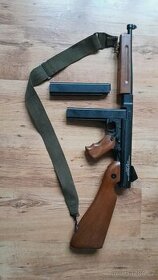 Prodám airsoftovu zbraň THOMPSON M1A1