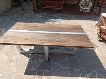 Kvalitní stoly do baru či restaurace - 1