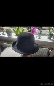 Černá buřinka Tonak Superb velikosti 57