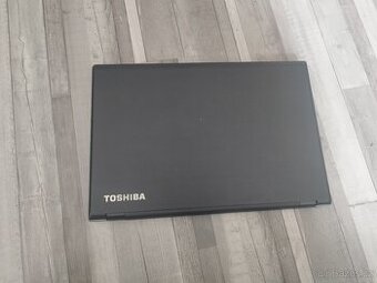 Notebook značky Toshiba
