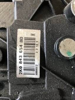 Zamek bočních dveři caddy 2K0843654BD
