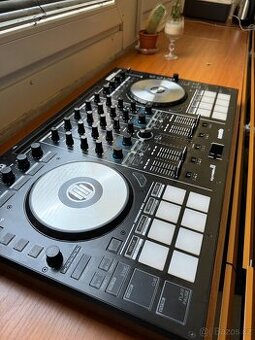 DJ kontroler Reloop Mixon 4 – Serato & djay Pro