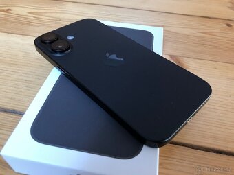iPhone 16 128GB černá