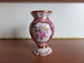 Růžový porcelán, krásná vázička č.3. znač. RD.