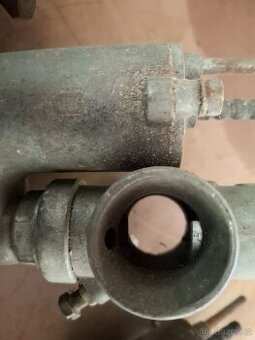 ČZ , karburátory , brzdový štít kola. Predvalka. Válka. - 1