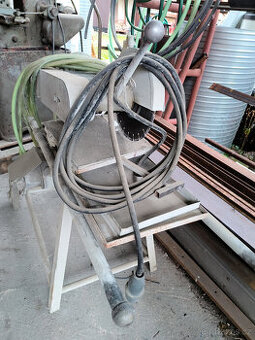 Elektrická řezačka na betonové dlažby