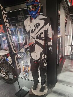 Predám n.d. na AJP a oblečenie