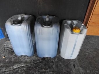 Vyjetý olej  80 litrů včetně nádob