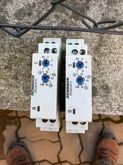 Časové relé Schrack ZR5E0011 24-240A AC/DC