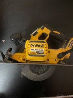 Okružní pila maflík DeWalt s kufrem