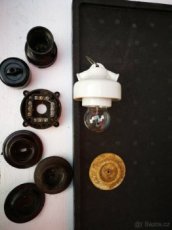 Retro vypínač krytky keramická objímka na žárovku.