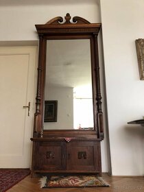 Starožitný nábytek