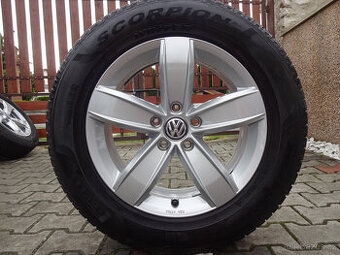 PĚKNÁ ZIMNÍ ORIGINÁL ALU 17" 5x112 pneu 215/65R17 Pirelli