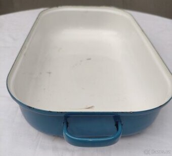 Smaltovaný pekáč.