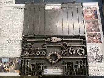 P:sada závitníků narex M1 čssr