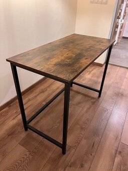 Kancelářský stůl