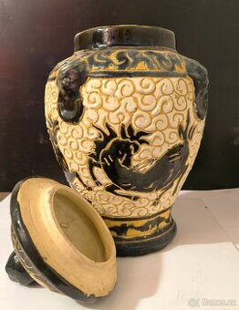 Velká starožitná čínská amfora (40 cm) – vysoký reliéf KONÍ,