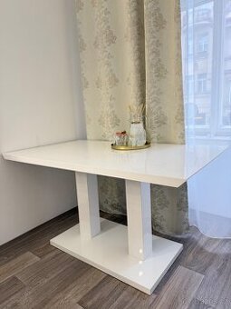 Jídelní stůl XXXLutz